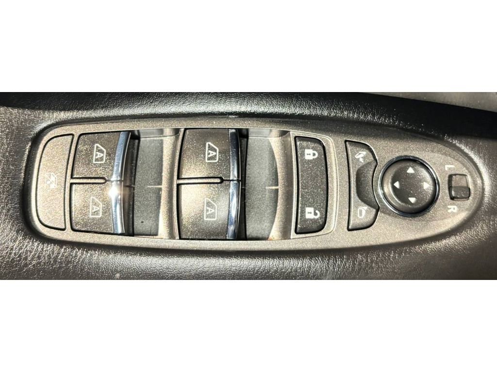 Used 2021 Nissan Armada SL w/ Captain's Chairs Package image 32