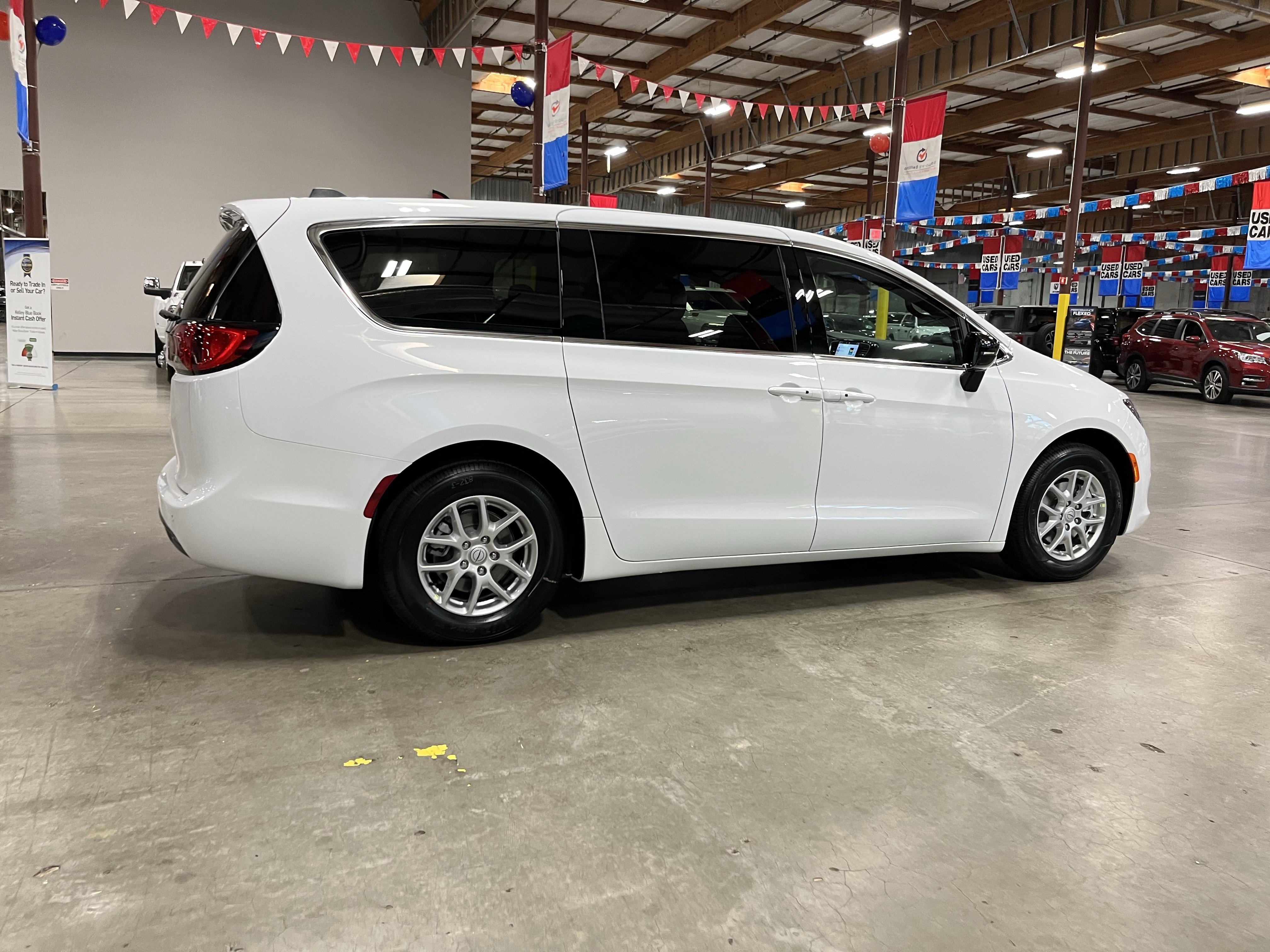 New 2026 Chrysler Voyager LX image 6