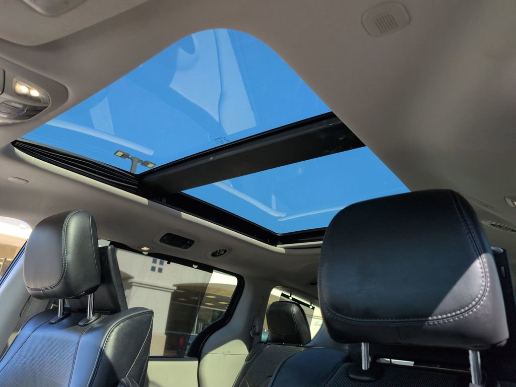 Certified 2018 Chrysler Pacifica Limited w/ Tire & Wheel Group image 23