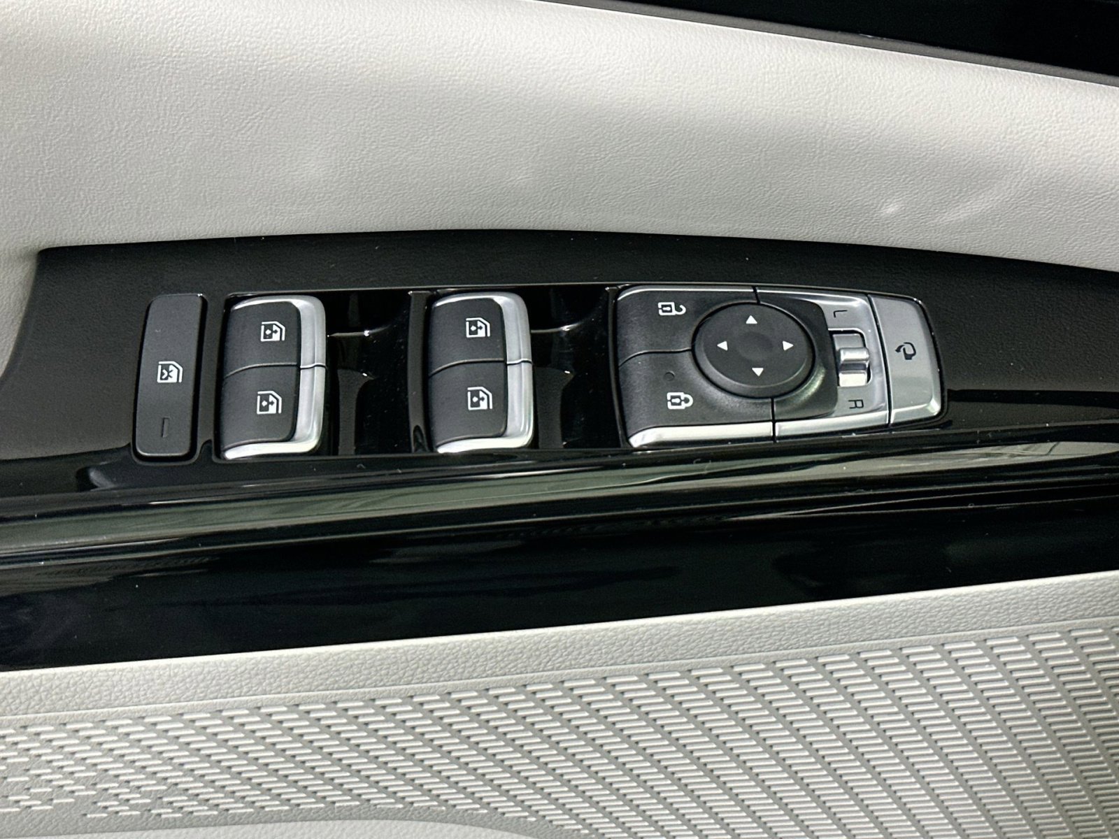 Used 2023 Kia Carnival SX image 16