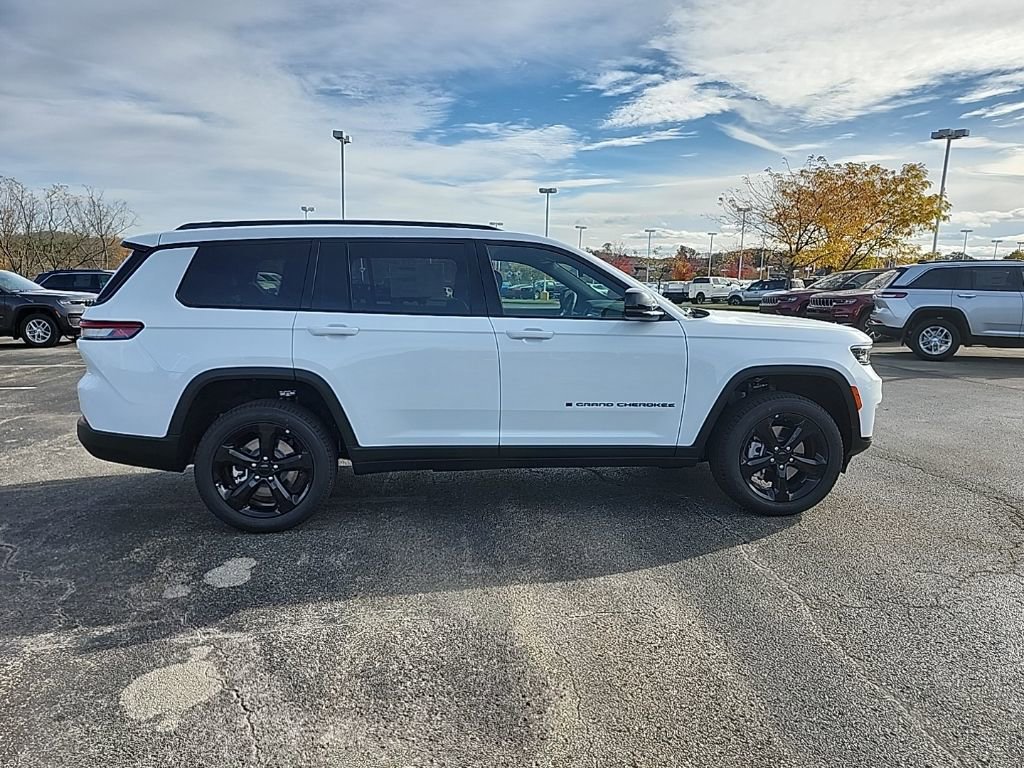 New 2025 Jeep Grand Cherokee L Limited w/ Black Appearance Package image 2