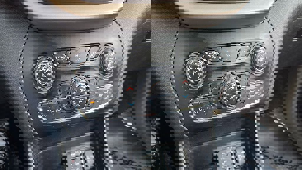 Used 2018 Jeep Cherokee Limited image 24