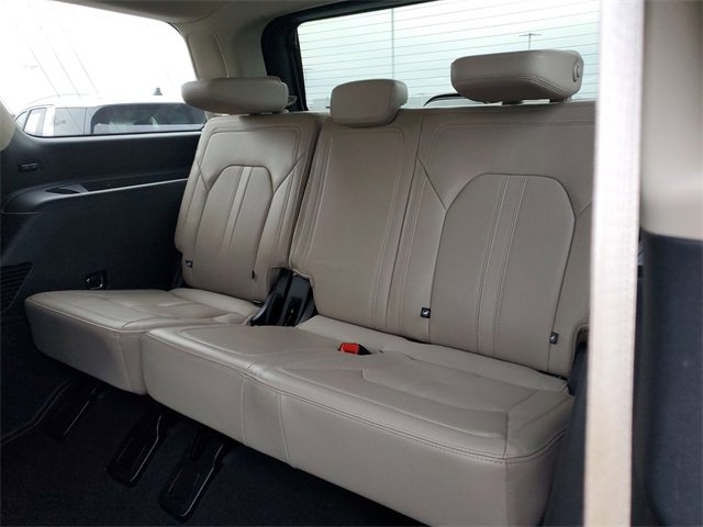 Used 2023 Ford Expedition Limited image 28