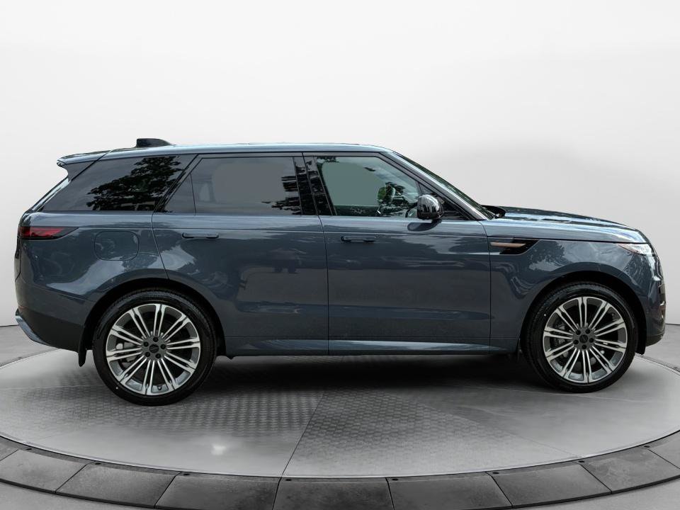 New 2026 Land Rover Range Rover Sport SE AWD/4WD image 8