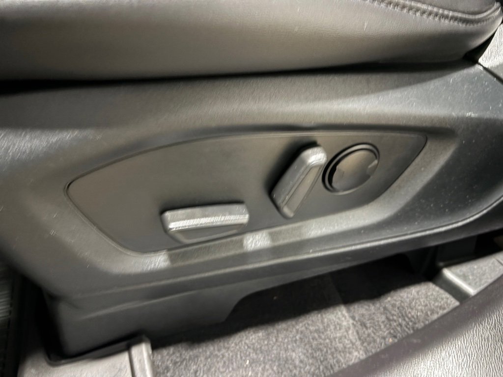 Certified 2023 Ford Explorer XLT w/ Equipment Group 202A image 19