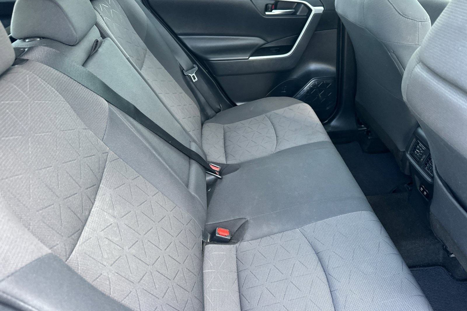 Used 2019 Toyota RAV4 XLE w/ Carpet Mat Package image 28
