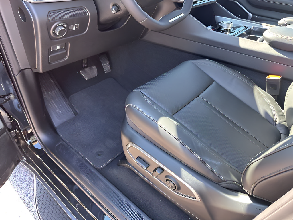 New 2026 Jeep Grand Wagoneer L 2WD image 29