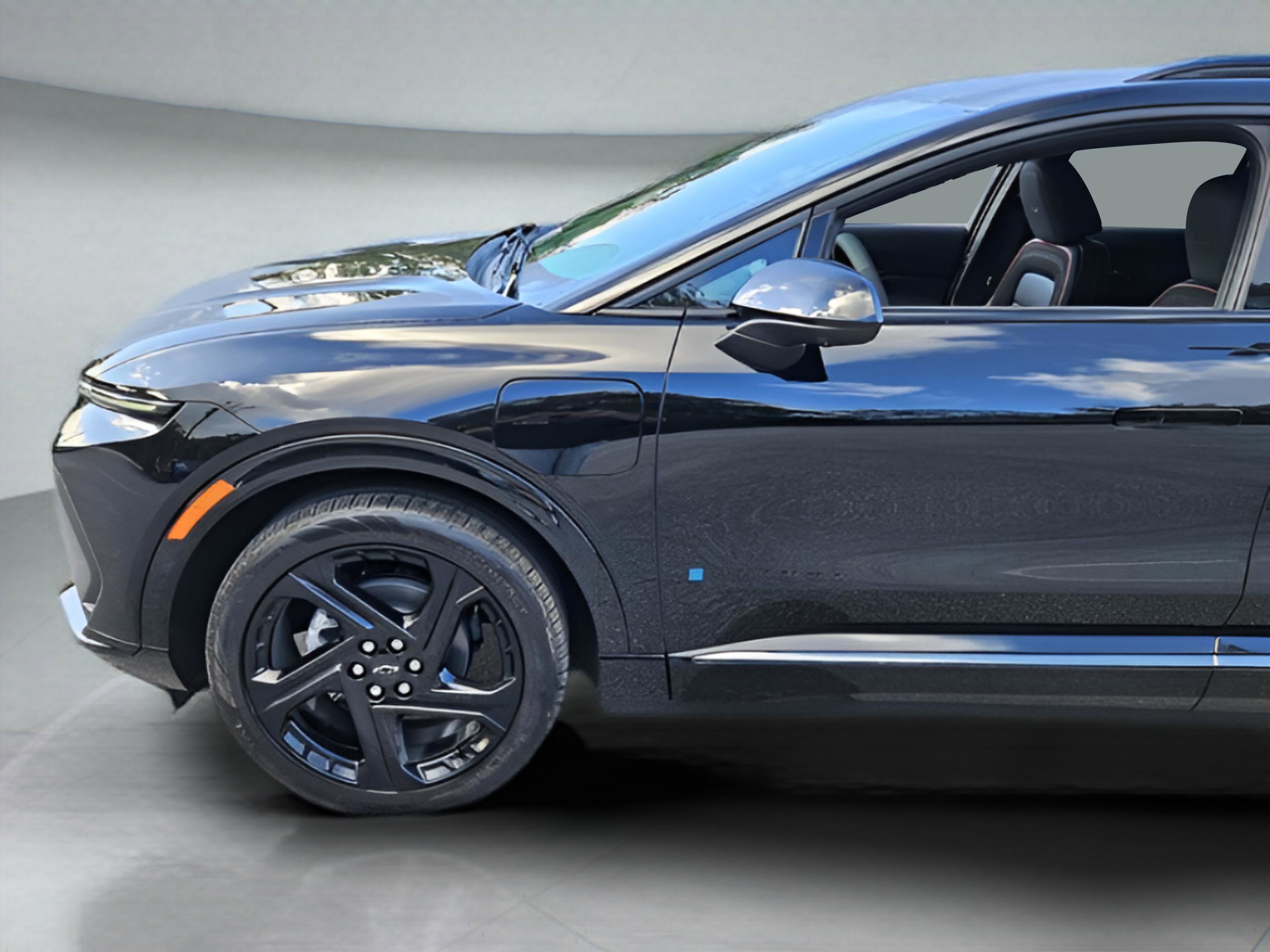 New 2025 Chevrolet Equinox EV RS image 24