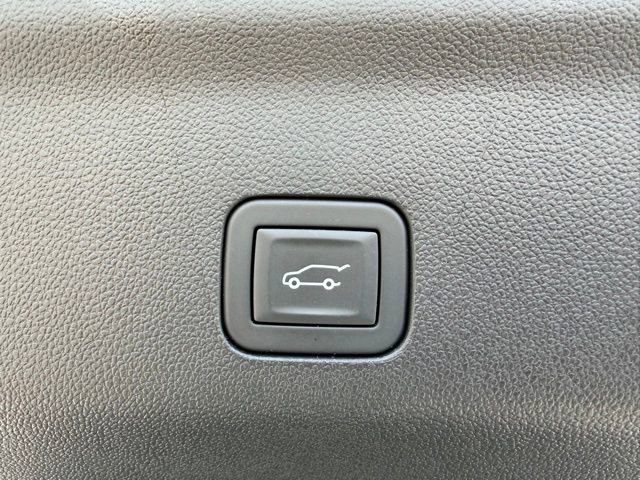 Used 2025 Chevrolet Suburban High Country image 35