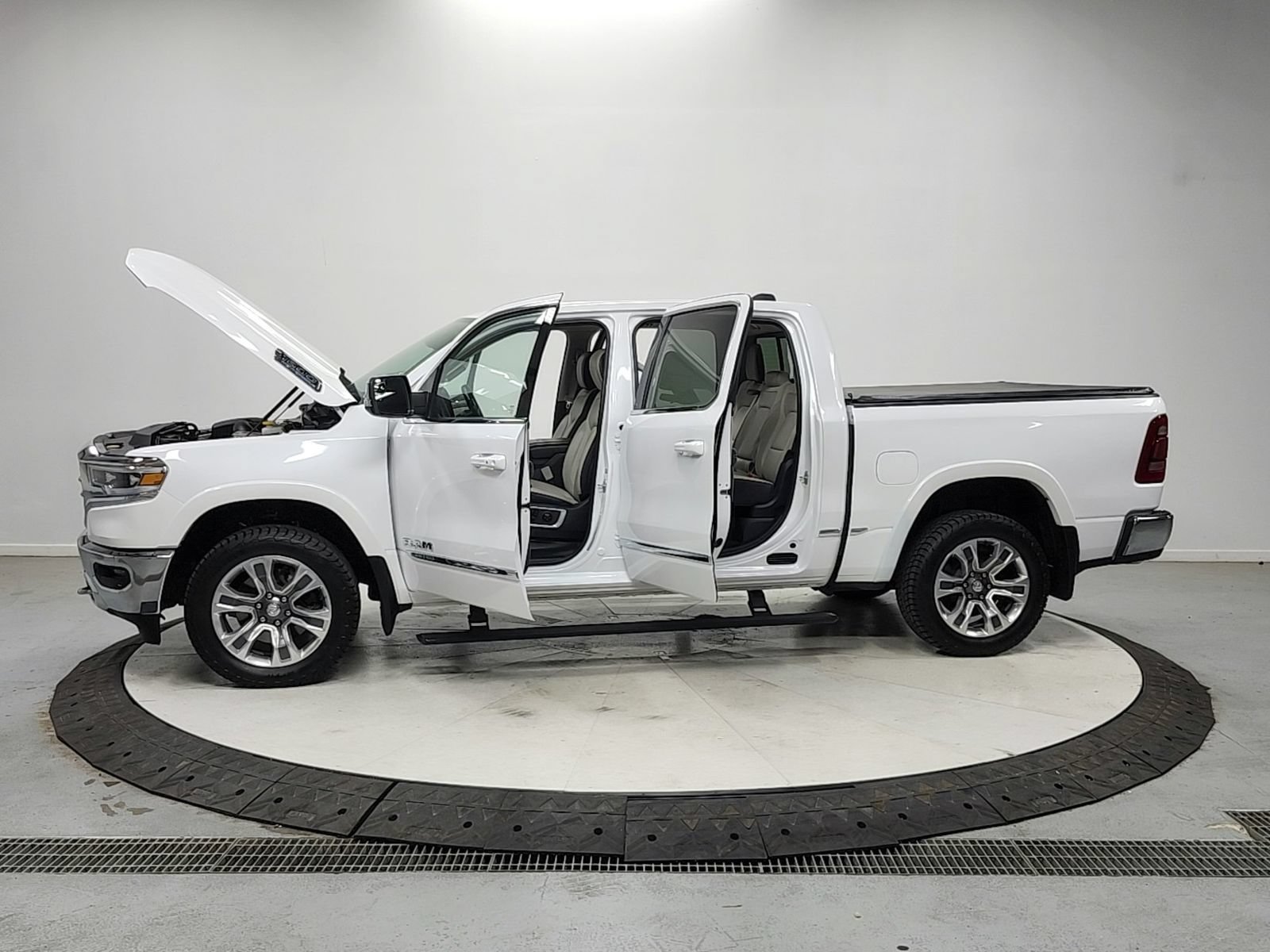 Used 2024 RAM 1500 Limited AWD/4WD image 12