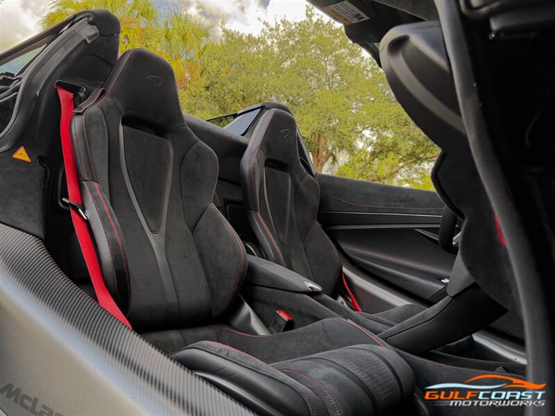 Used 2024 McLaren 750S Spider RWD image 29