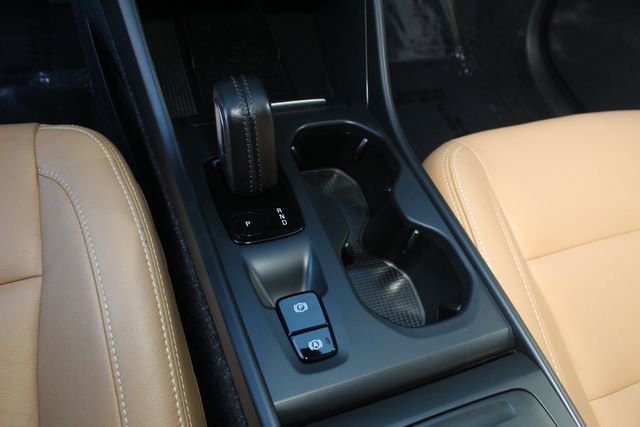 Used 2020 Volvo XC40 T5 Momentum w/ Protection Package Premier image 17