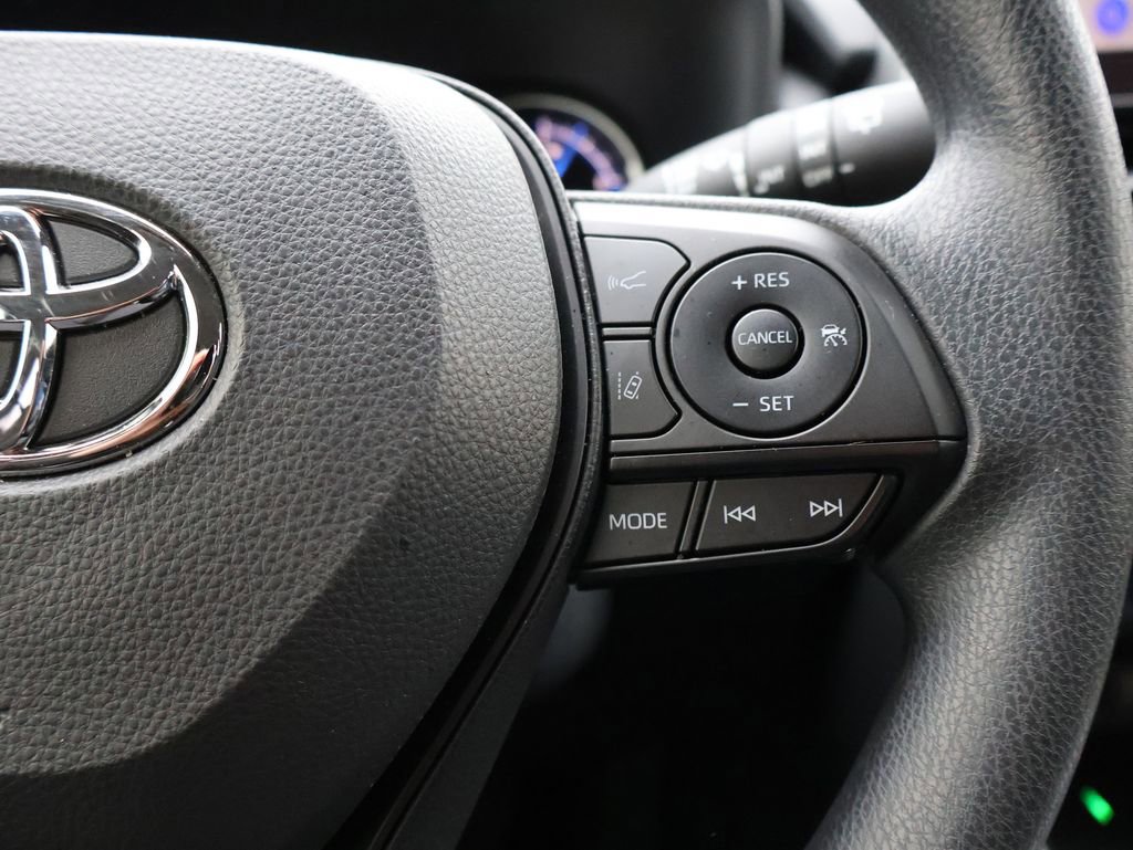 Used 2025 Toyota RAV4 XLE image 38