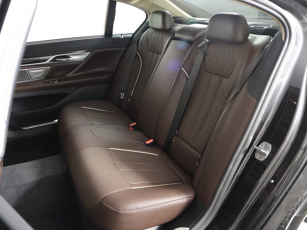 Used 2022 BMW 740i xDrive w/ Premium Package image 37