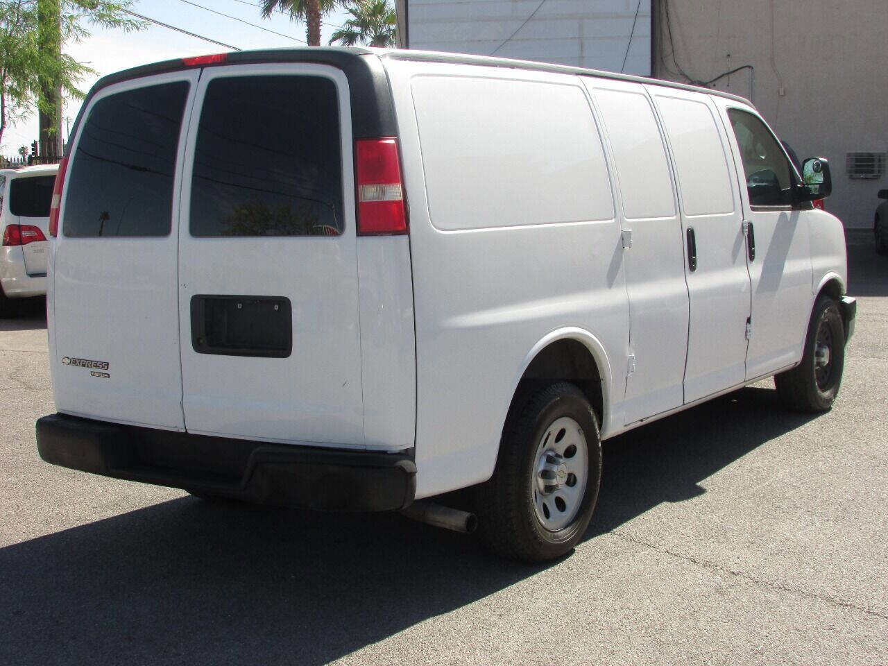 Used 2012 Chevrolet Express 1500 image 4