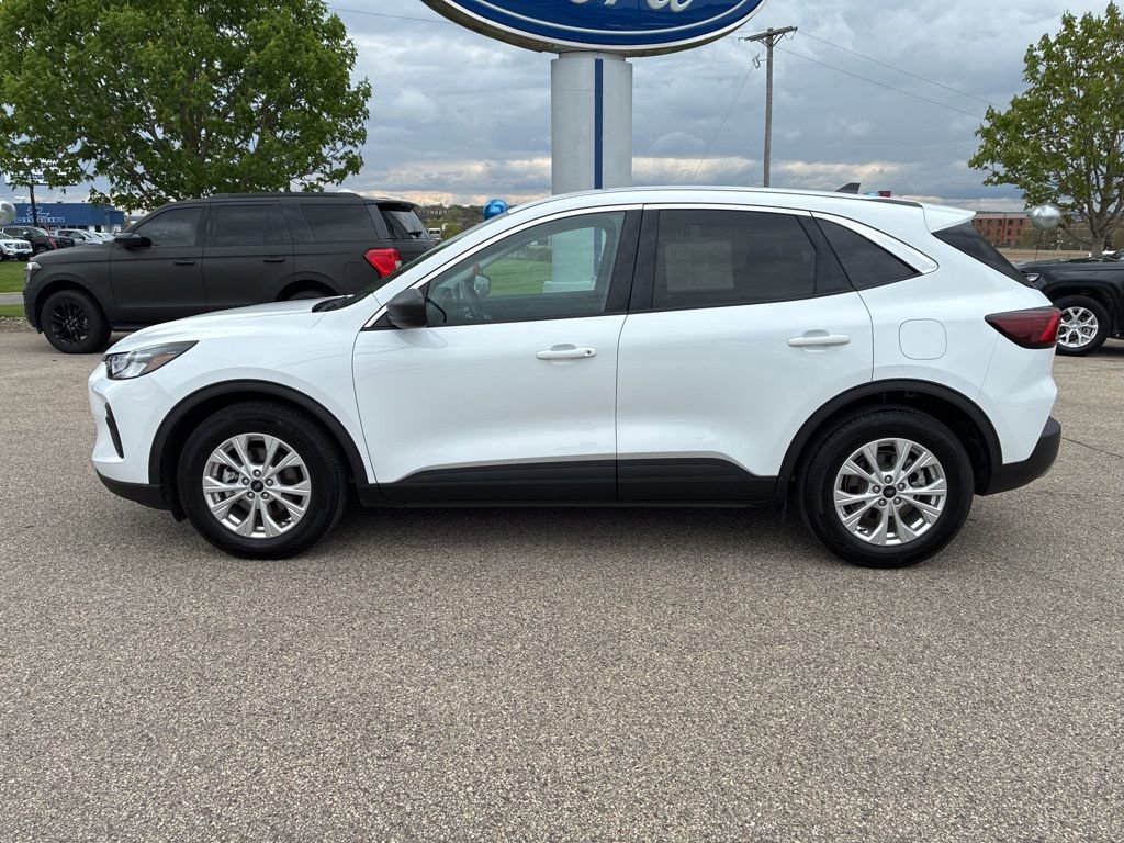 Used 2023 Ford Escape Active w/ Cold Weather Package FWD image 5