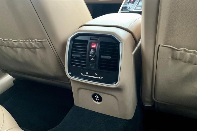 Used 2022 Porsche Macan image 10