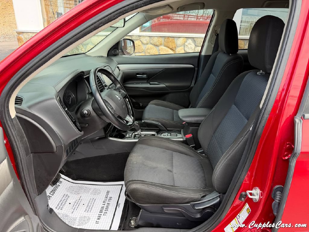 Used 2017 Mitsubishi Outlander ES AWD/4WD image 29