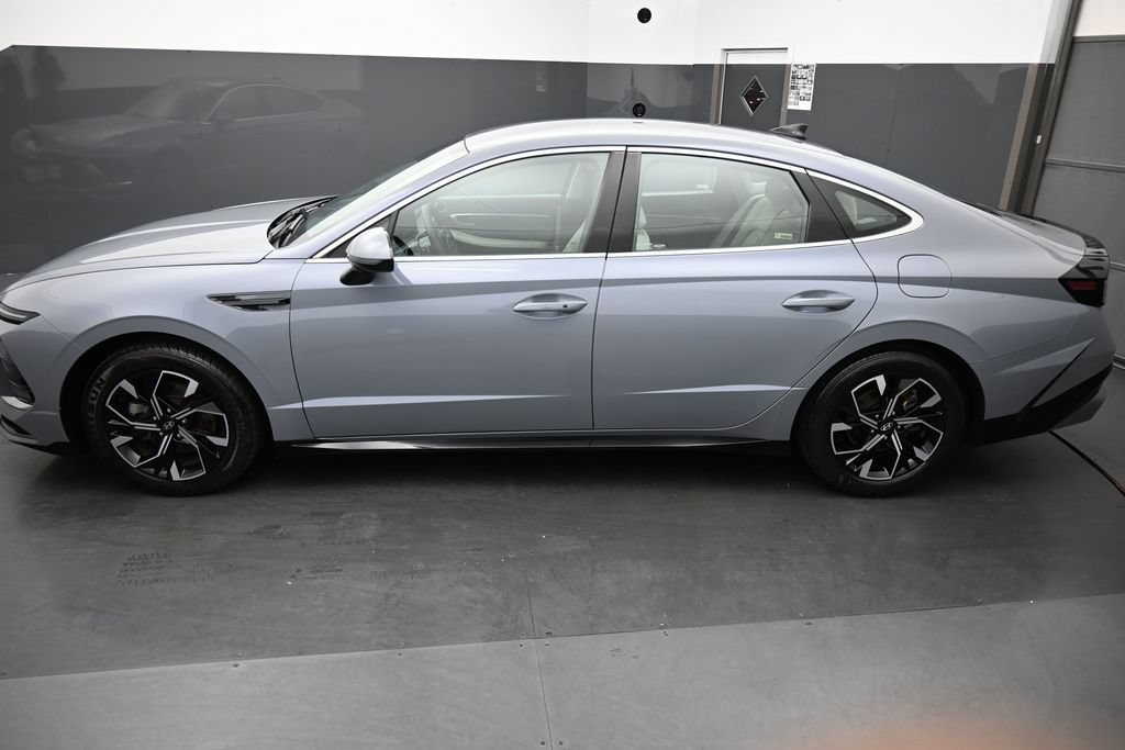 Used 2025 Hyundai Sonata SEL FWD image 5