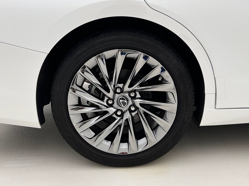 Used 2025 Lexus ES 300h w/ Luxury Package FWD image 29