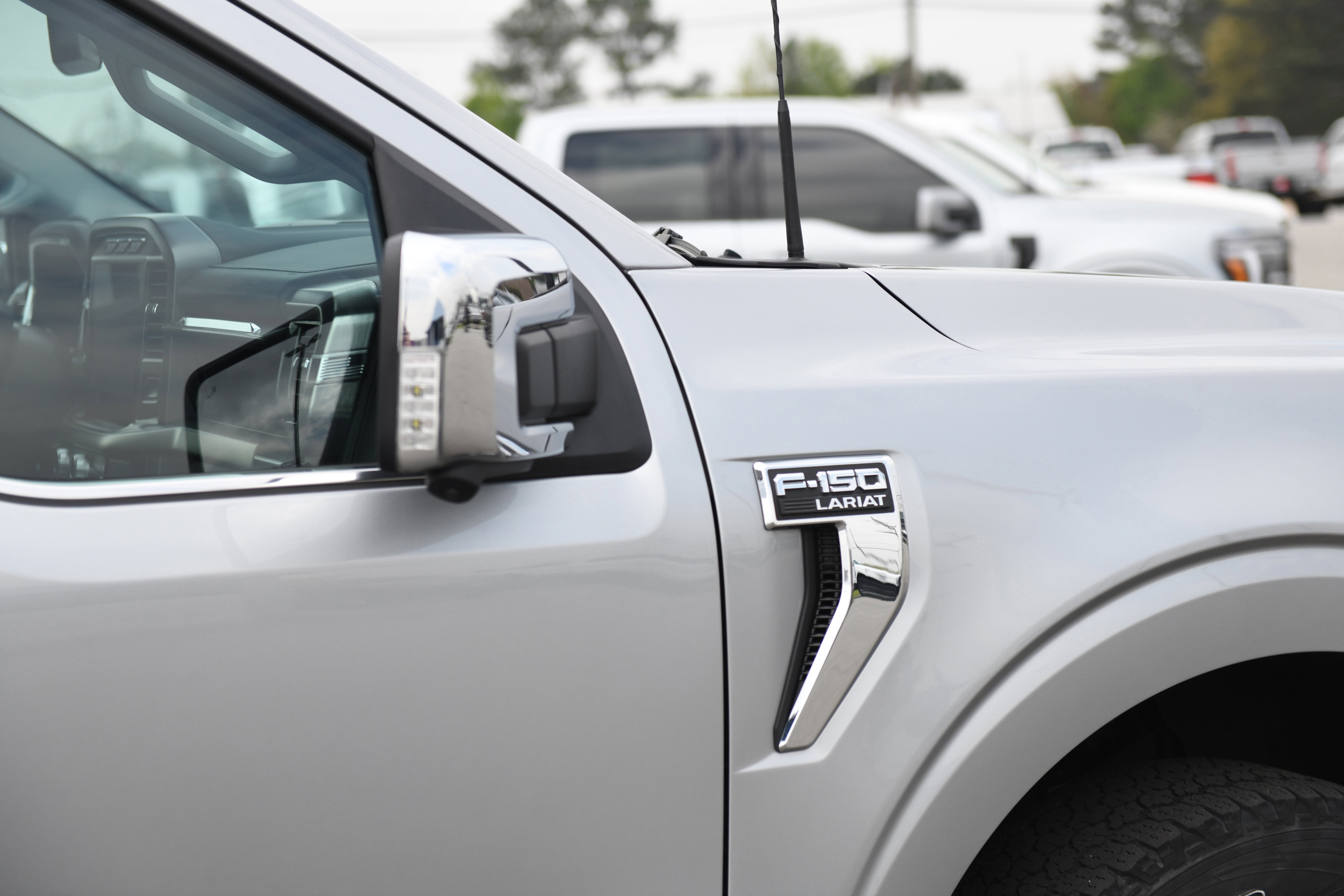 Used 2023 Ford F150 Lariat w/ Max Trailer Tow Package image 5