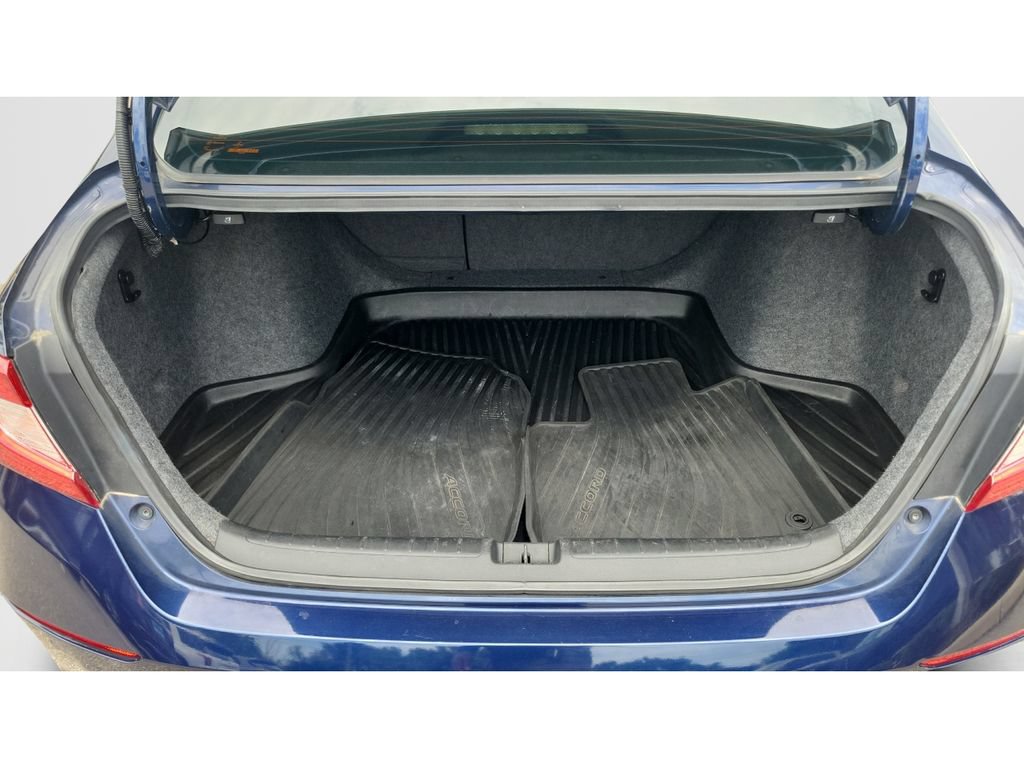 Used 2018 Honda Accord Touring image 9