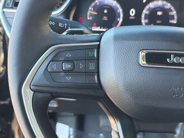 Used 2025 Jeep Grand Cherokee Laredo X w/ Luxury Tech Group I AWD/4WD image 30