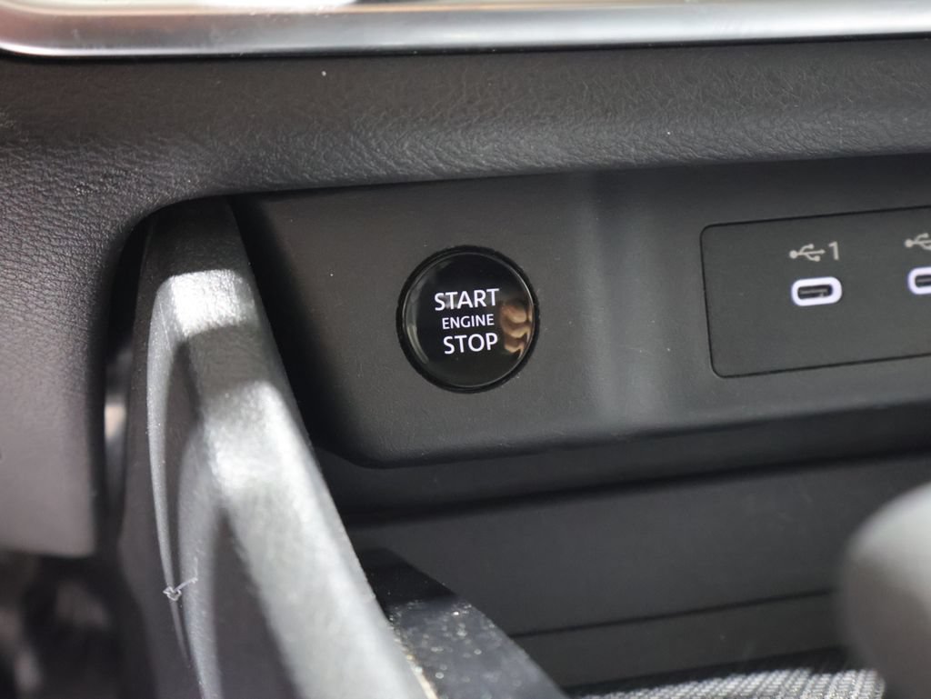 Used 2024 Nissan Rogue SV AWD/4WD image 28