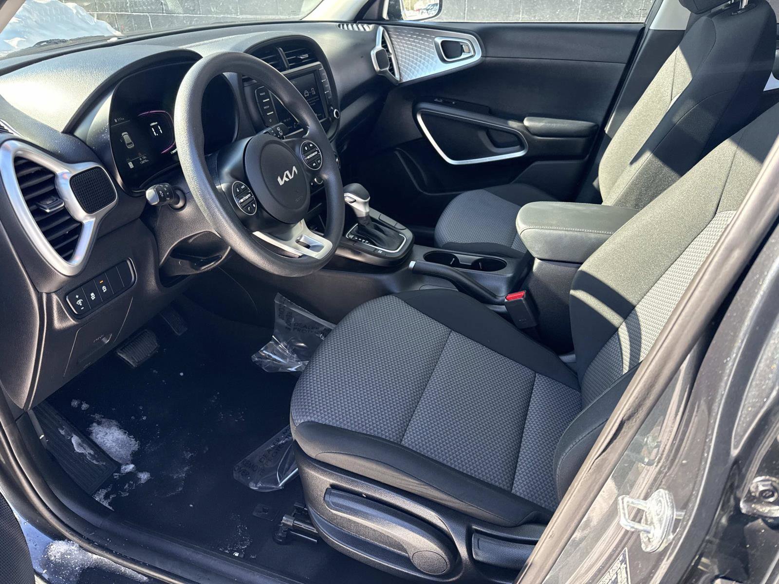 Used 2023 Kia Soul LX image 18