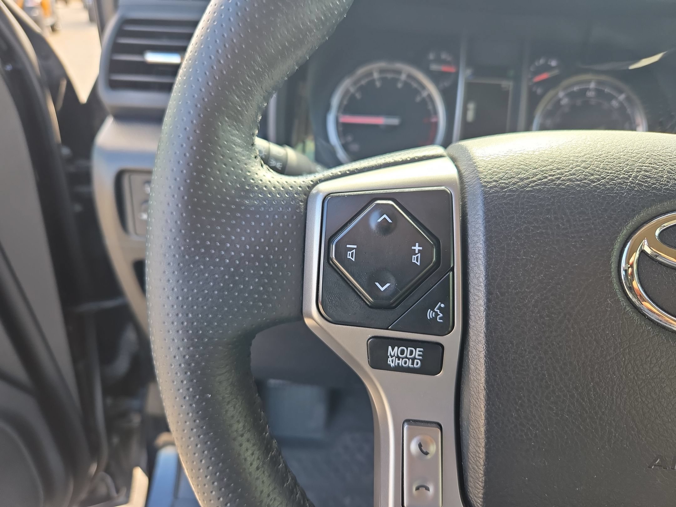 Used 2024 Toyota 4Runner Limited AWD/4WD image 21