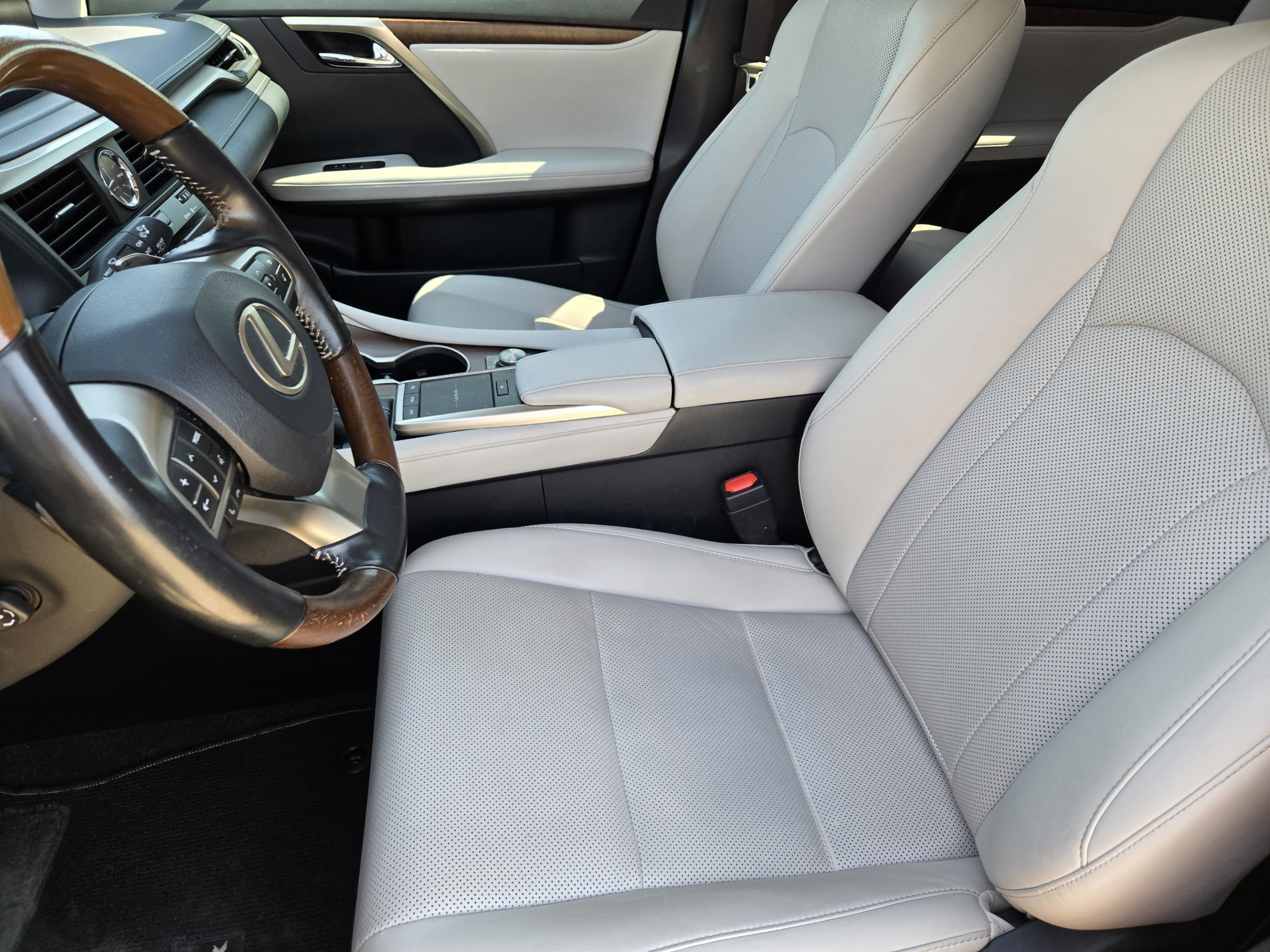 Used 2020 Lexus RX 350L FWD w/ Premium Package image 9