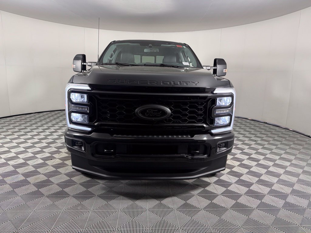 Used 2025 Ford F350 Lariat w/ Black Appearance Package AWD/4WD image 5
