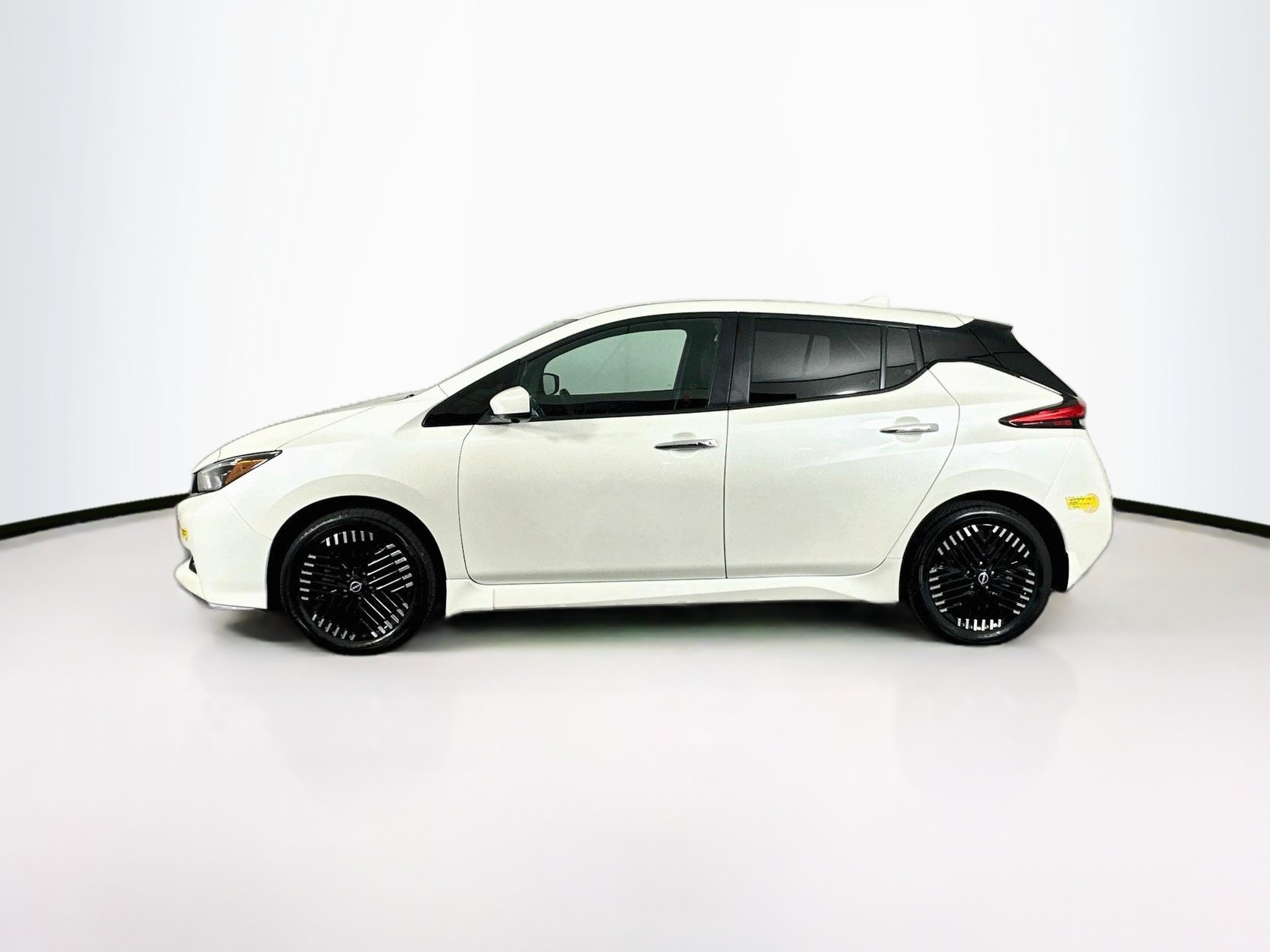 Used 2023 Nissan Leaf SV Plus FWD image 4