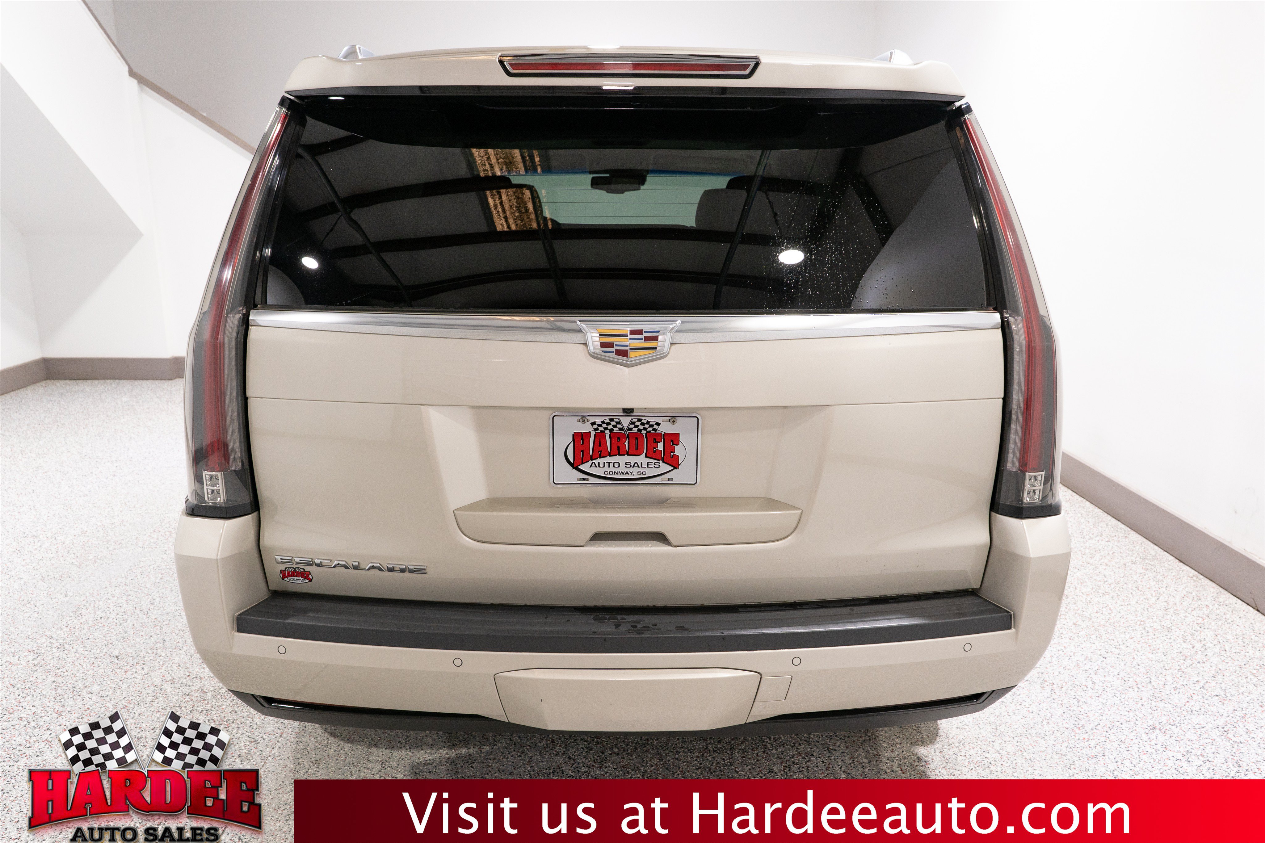 Used 2016 Cadillac Escalade Luxury RWD image 4