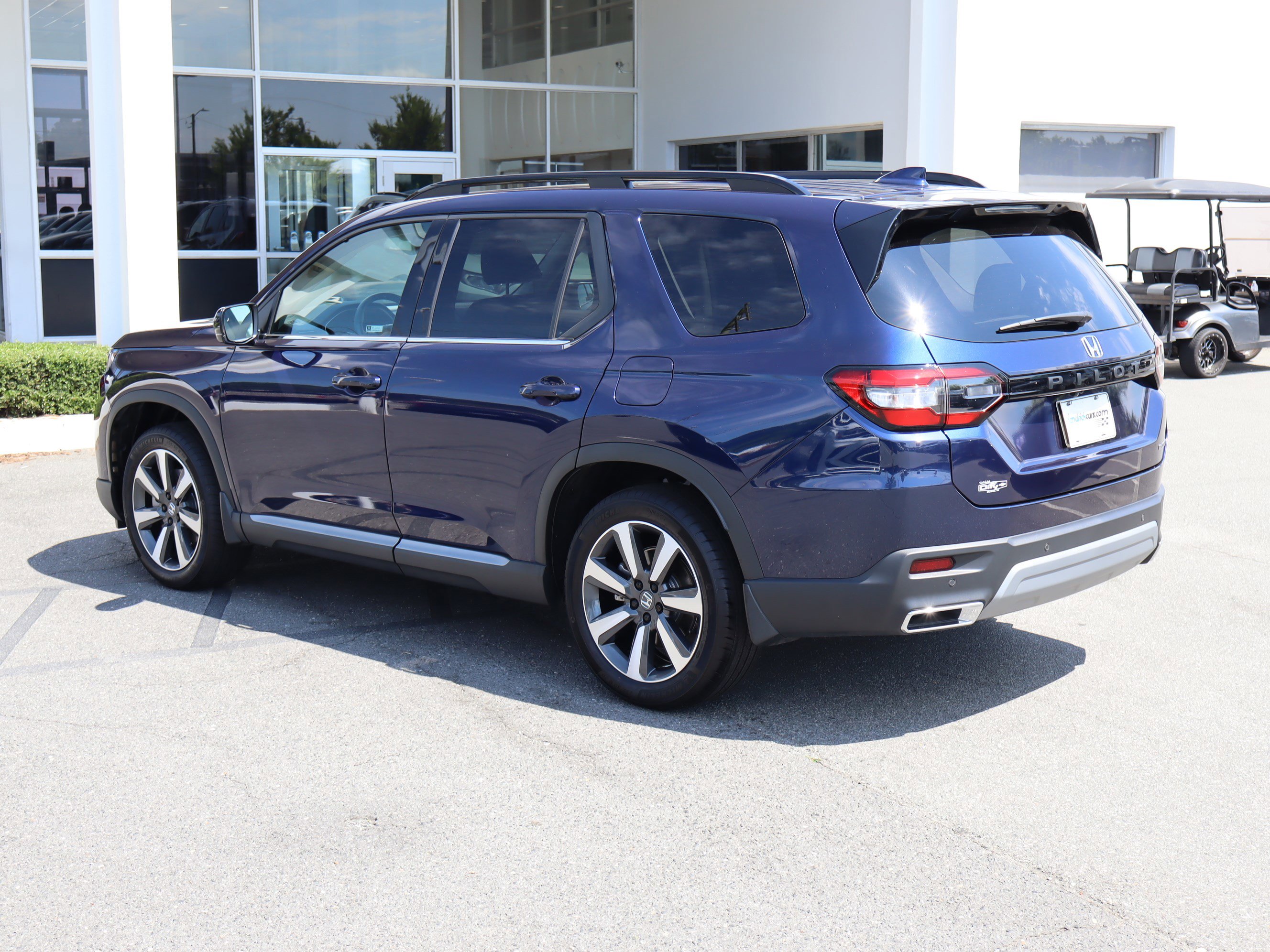 Used 2025 Honda Pilot Touring image 8
