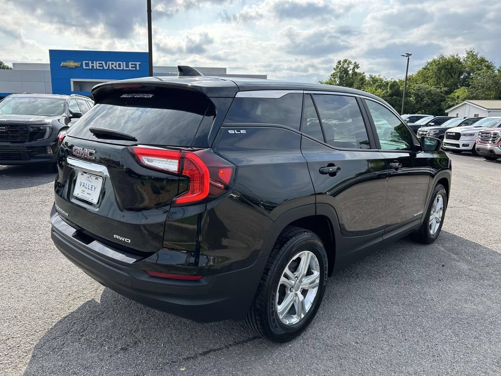 Used 2024 GMC Terrain SLE AWD/4WD image 4