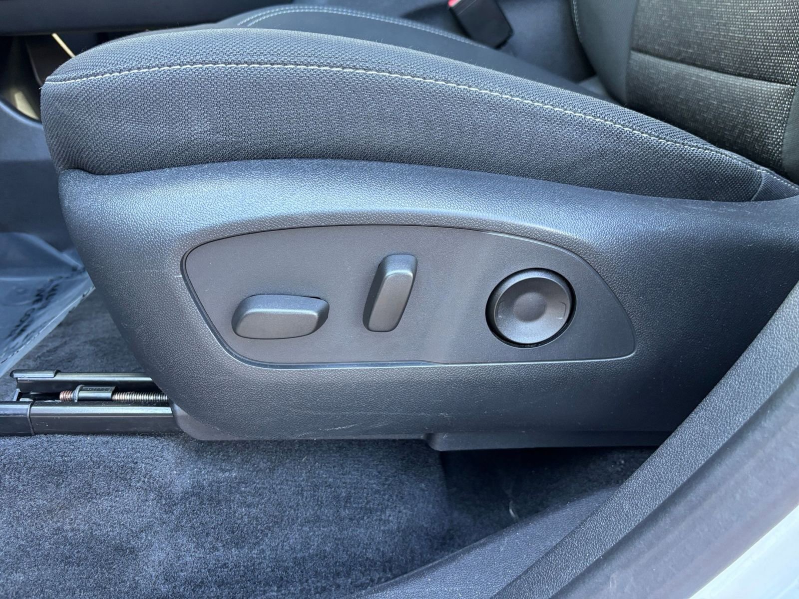 Used 2025 Chevrolet Traverse LT image 34