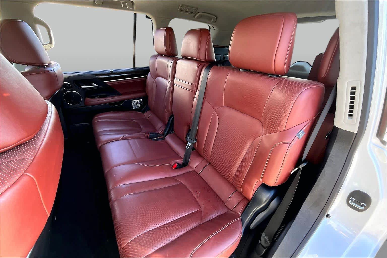 Used 2021 Lexus LX 570 4WD w/ Luxury Package image 18