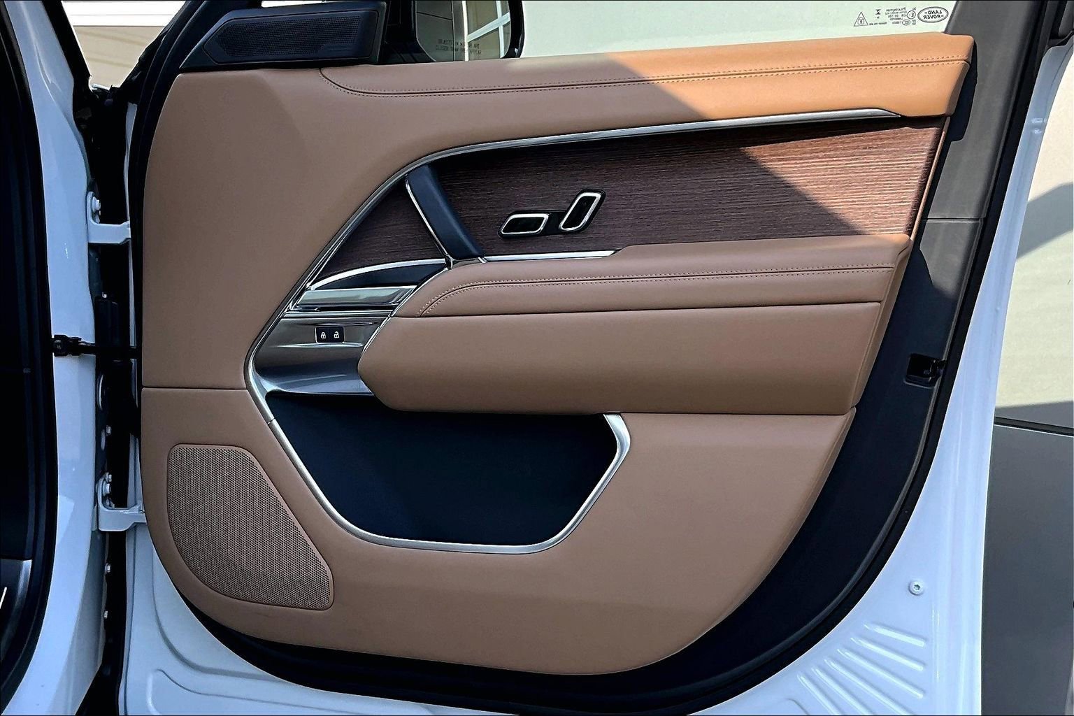 Used 2025 Land Rover Range Rover Long Wheelbase SE image 23