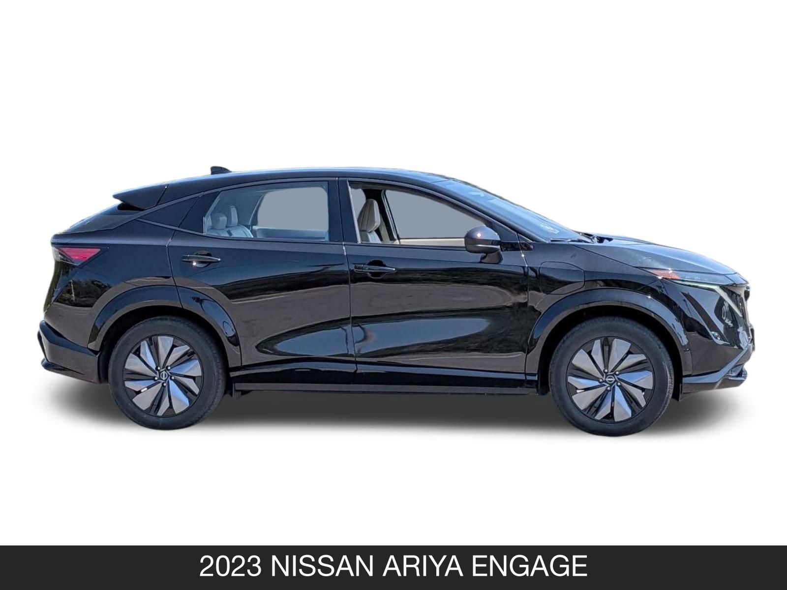 Used 2023 Nissan Ariya AWD image 6