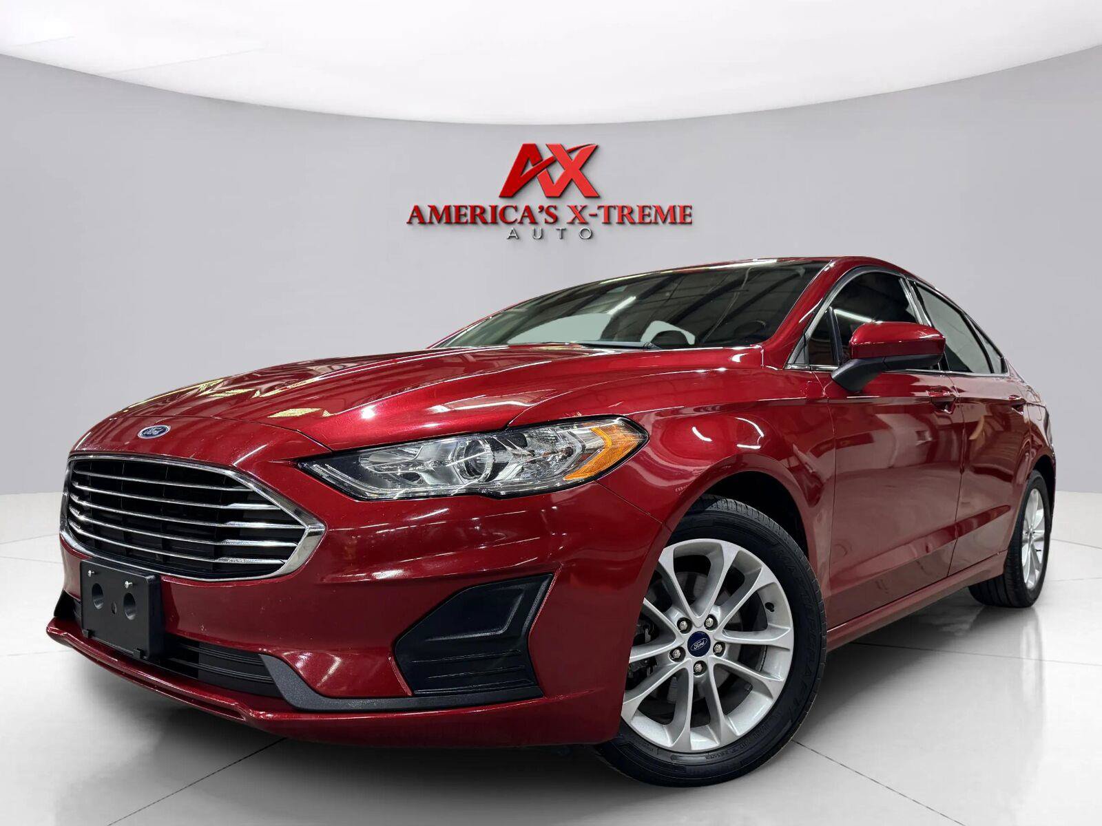 Used 2020 Ford Fusion SE FWD image 1