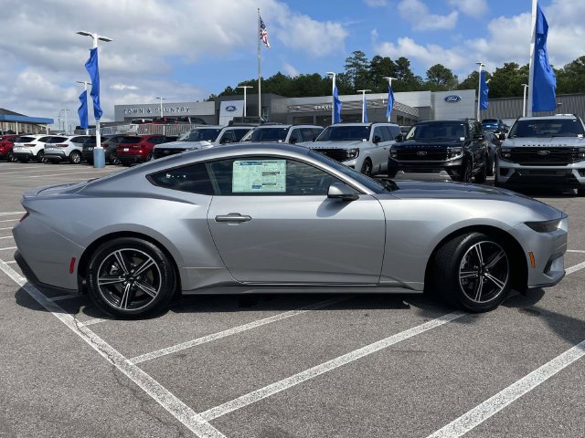 Used 2025 Ford Mustang Premium RWD image 2