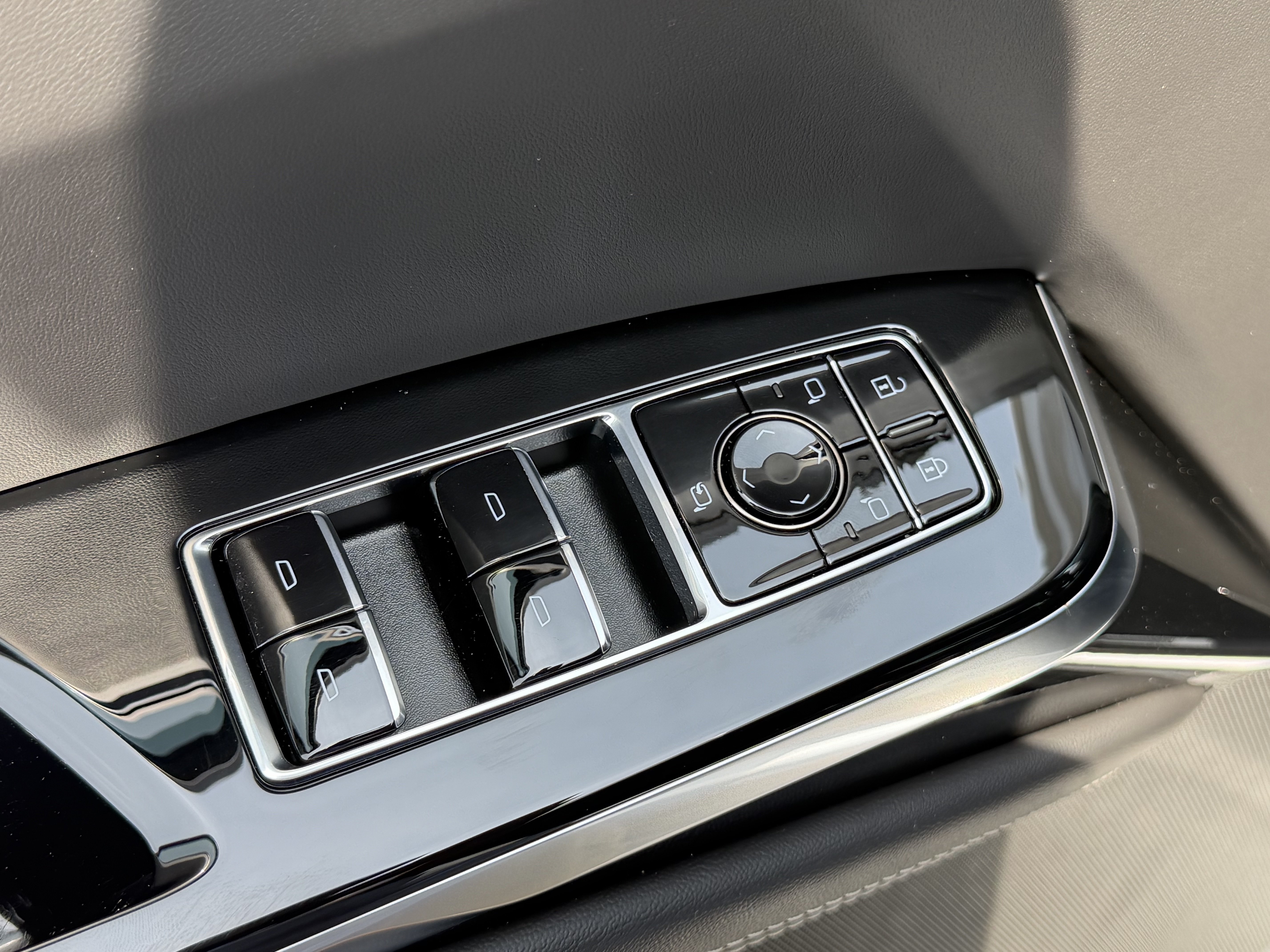 Certified 2025 Cadillac Escalade Sport Platinum w/ LPO, ONYX Package AWD/4WD image 19