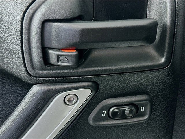 Used 2017 Jeep Wrangler Unlimited Rubicon image 18
