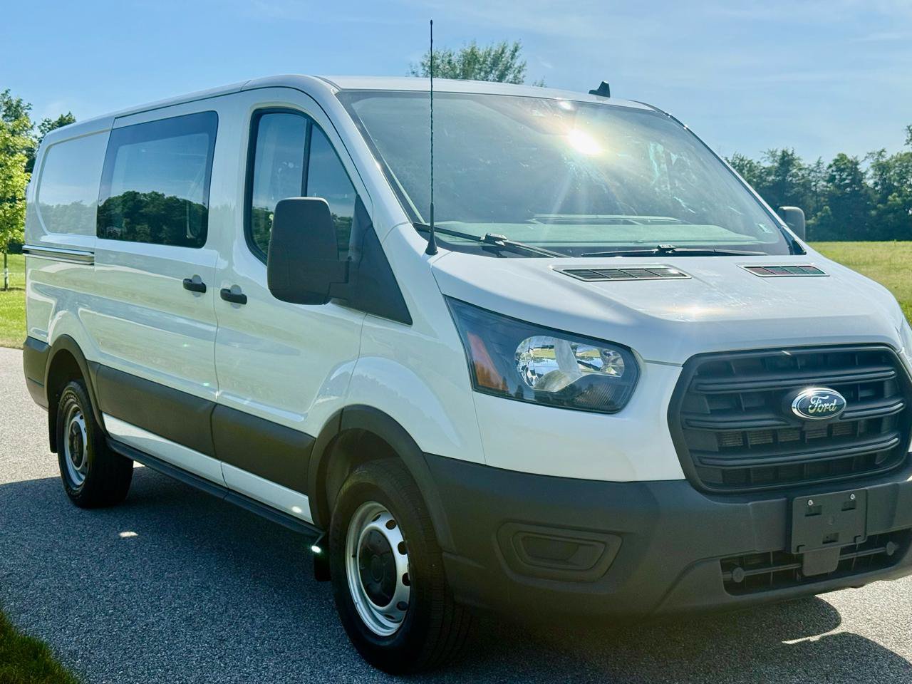 Used 2020 Ford Transit 250 Low Roof RWD image 4