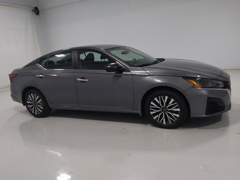 Used 2024 Nissan Altima 2.5 SV AWD/4WD image 11