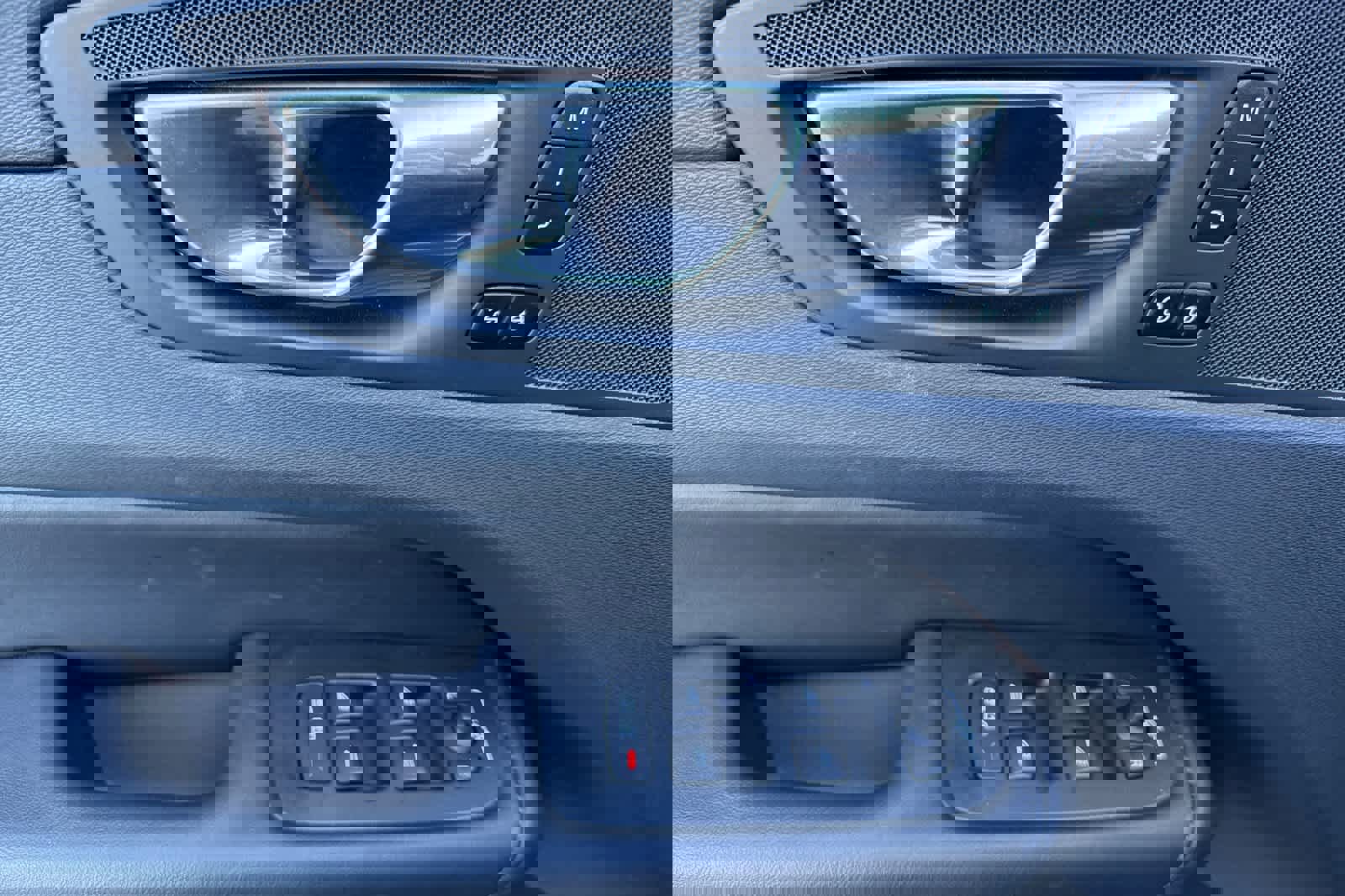 Used 2025 Volvo XC60 B5 Plus image 11