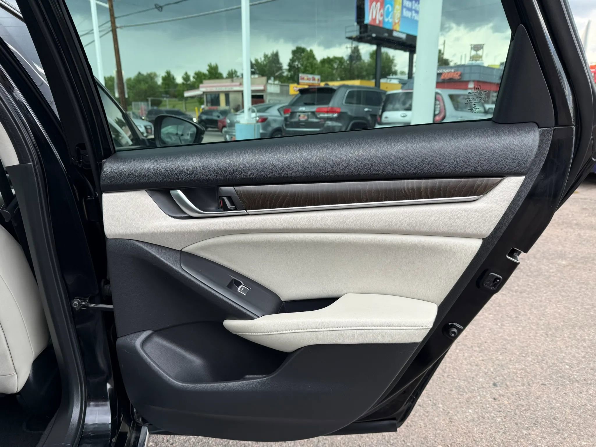 Used 2018 Honda Accord EX-L image 16