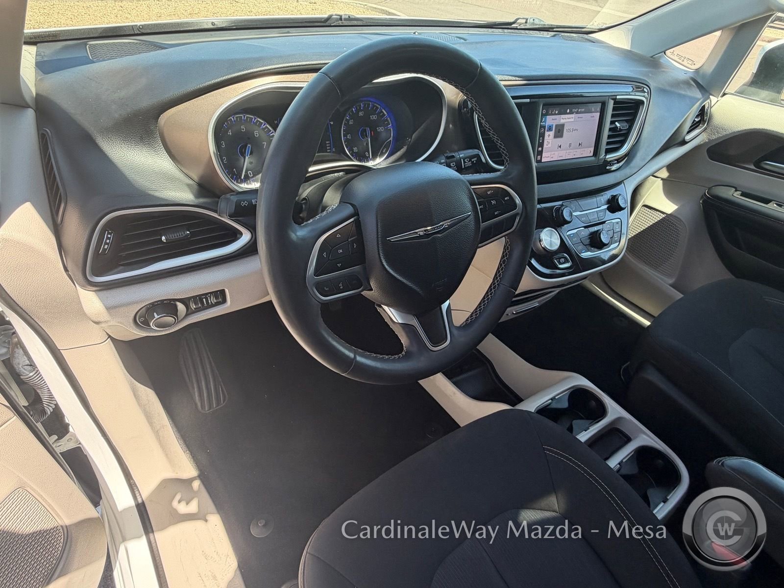 Used 2022 Chrysler Voyager LX image 15