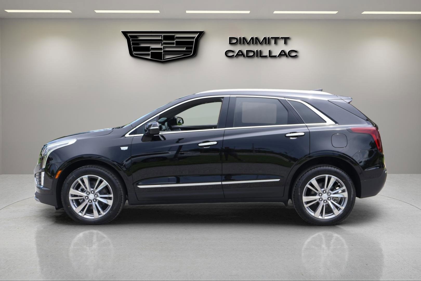 New 2025 Cadillac XT5 Premium Luxury image 2